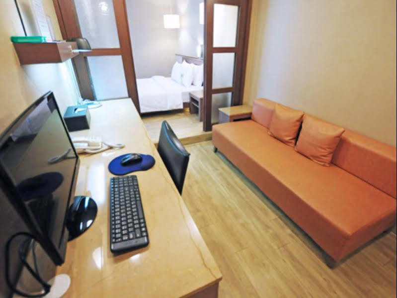 Kindness Hotel - Hanshen Kaohsiung Exterior foto
